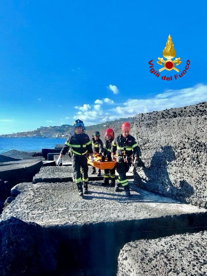 CAPOMULINI. UOMO DI 68 ANNI CADUTO TRA I BLOCCHI DI CEMENTO, SOCCORSO DAI VIGILI DEL FUOCO