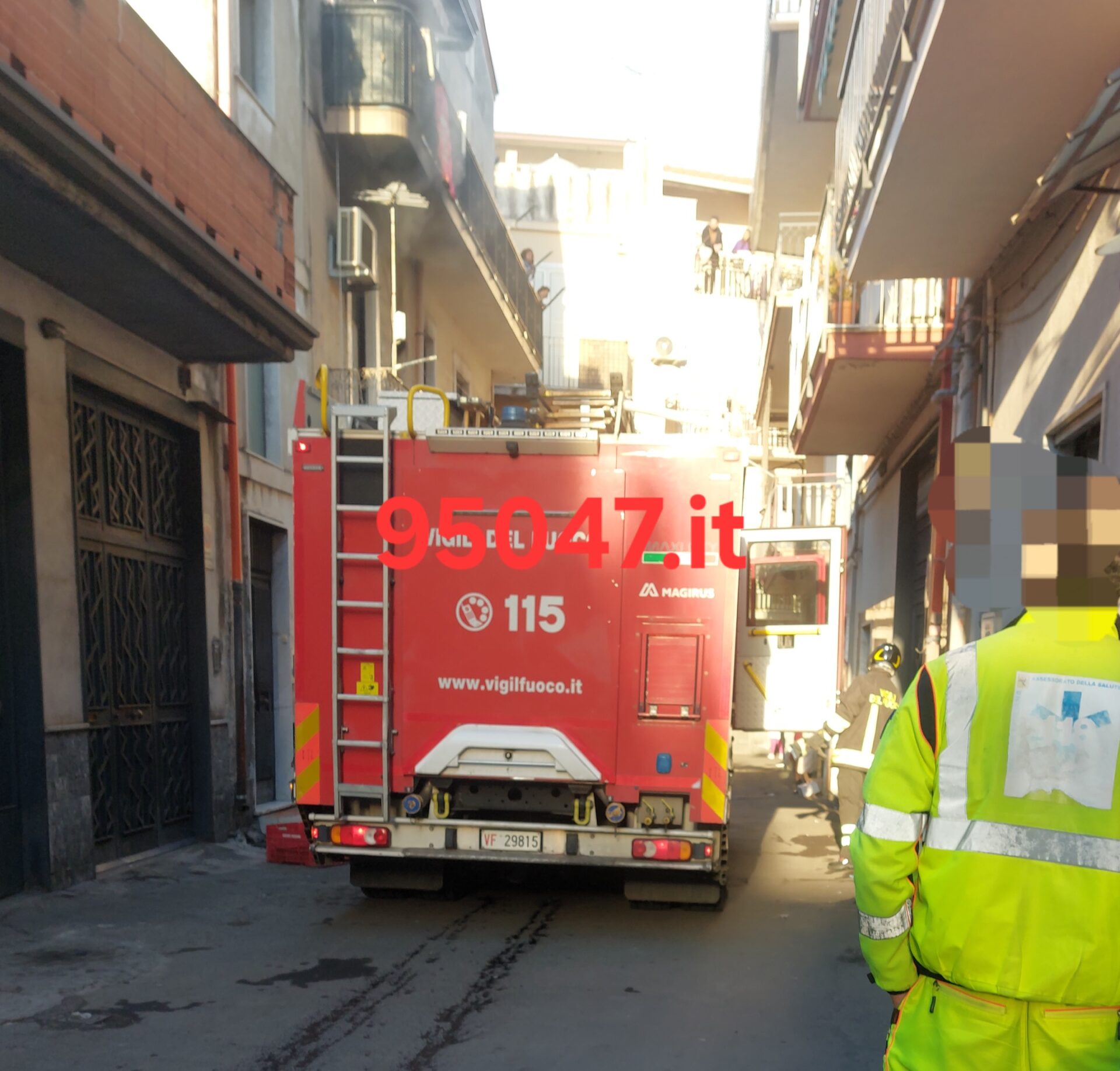 PAURA A PATERNÒ QUESTA MATTINA : INCENDIO IN UN APPARTAMENTO, NESSUN FERITO