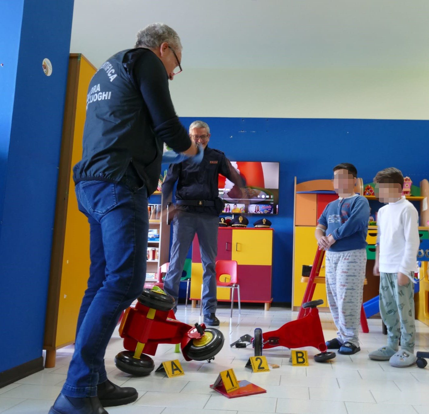 A POLIZIA DI STATO INCONTRA I PICCOLI PAZIENTI DELLA PEDIATRIA E NEUROPSICHIATRIA INFANTILE DELL’OSPEDALE DI ACIREALE