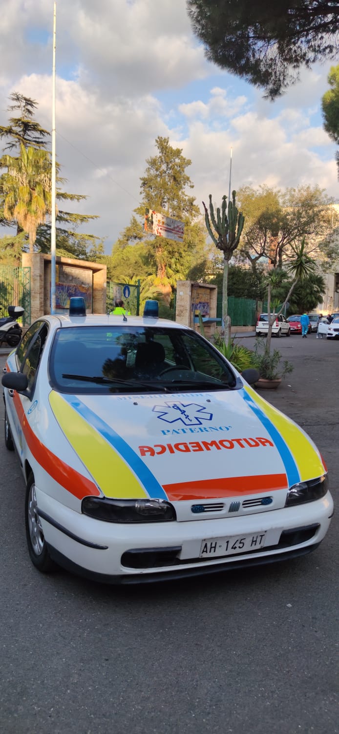 PATERNÒ: LA MISERICORDIA INTERVIENE E SALVA LA COPPIA CHE DORMIVA FUORI ALLA VILLA DOPO LA NOSTRA SEGNALAZIONE