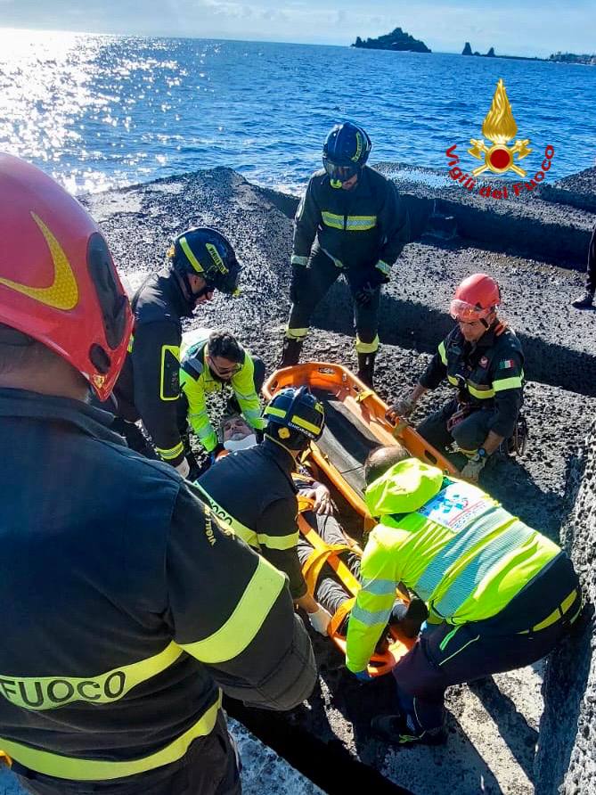 CAPOMULINI. UOMO DI 68 ANNI CADUTO TRA I BLOCCHI DI CEMENTO, SOCCORSO DAI VIGILI DEL FUOCO
