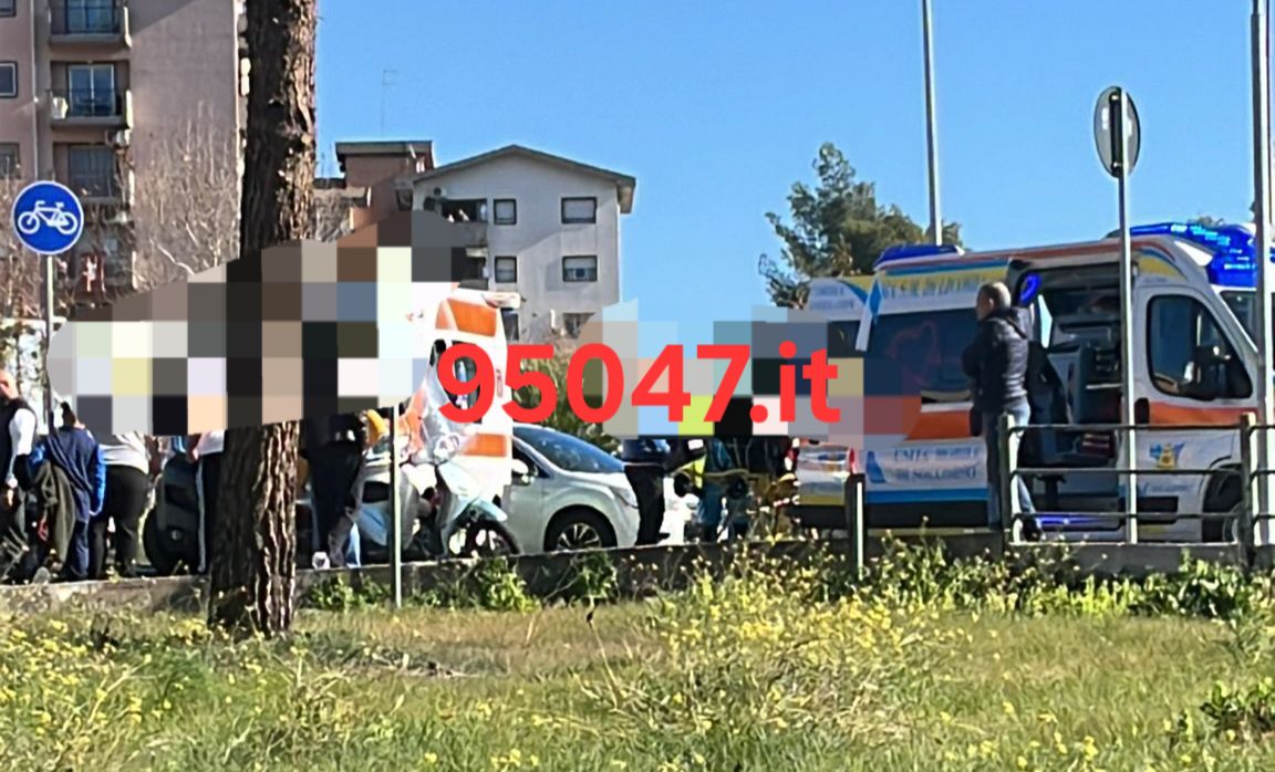 PATERNÒ, INCIDENTE AL CORSO DEL POPOLO, FINISCONO A TERRA IN SCOOTER, DUE FERITI