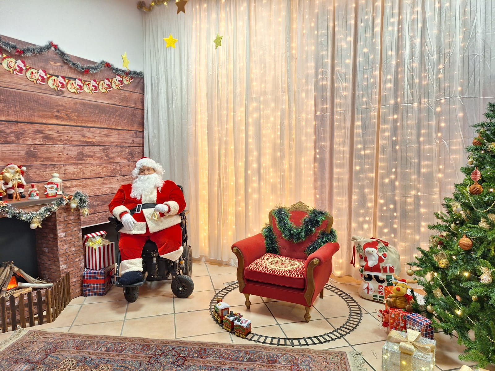 IL NATALE SI ACCENDE A PATERNO’: SCOPRI LA CASA DI BABBO NATALE DI ENOSIS, TUTTE LE DATE