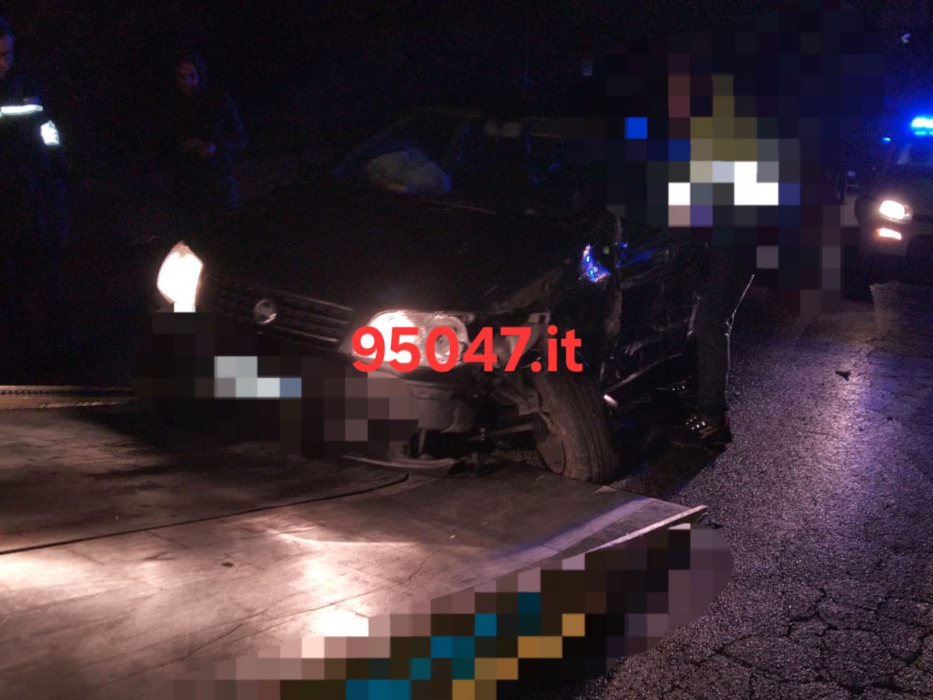 INCIDENTE STRADALE IN VIA MONGIBELLO: SCONTRO TRA DUE AUTO, SOCCORSI SUL POSTO E TRAFFICO BLOCCATO