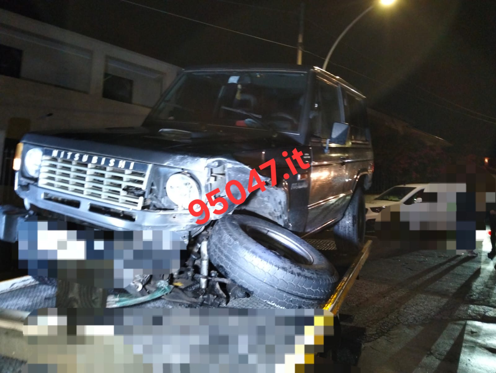 INCIDENTE STRADALE IN VIA MONGIBELLO: SCONTRO TRA DUE AUTO, SOCCORSI SUL POSTO E TRAFFICO BLOCCATO