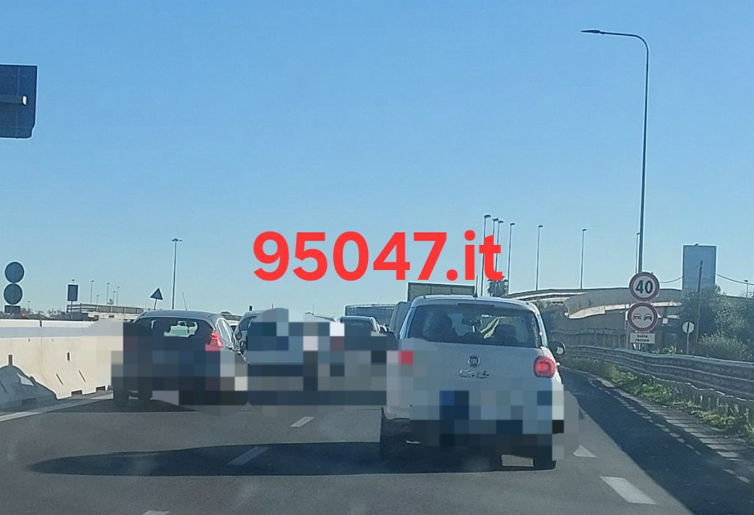 TAMPONAMENTO A CATENA SULLA SS 121: TRAFFICO IN TILT IN DIREZIONE CATANIA