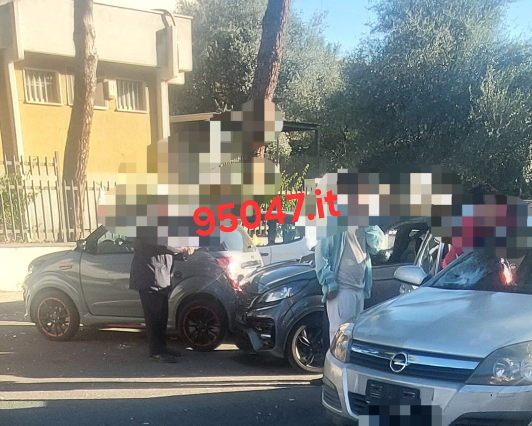 GRAVE INCIDENTE A PATERNÒ: COINVOLTI DUE MINICAR E UN’AUTO, DUE GIOVANI IN OSPEDALE