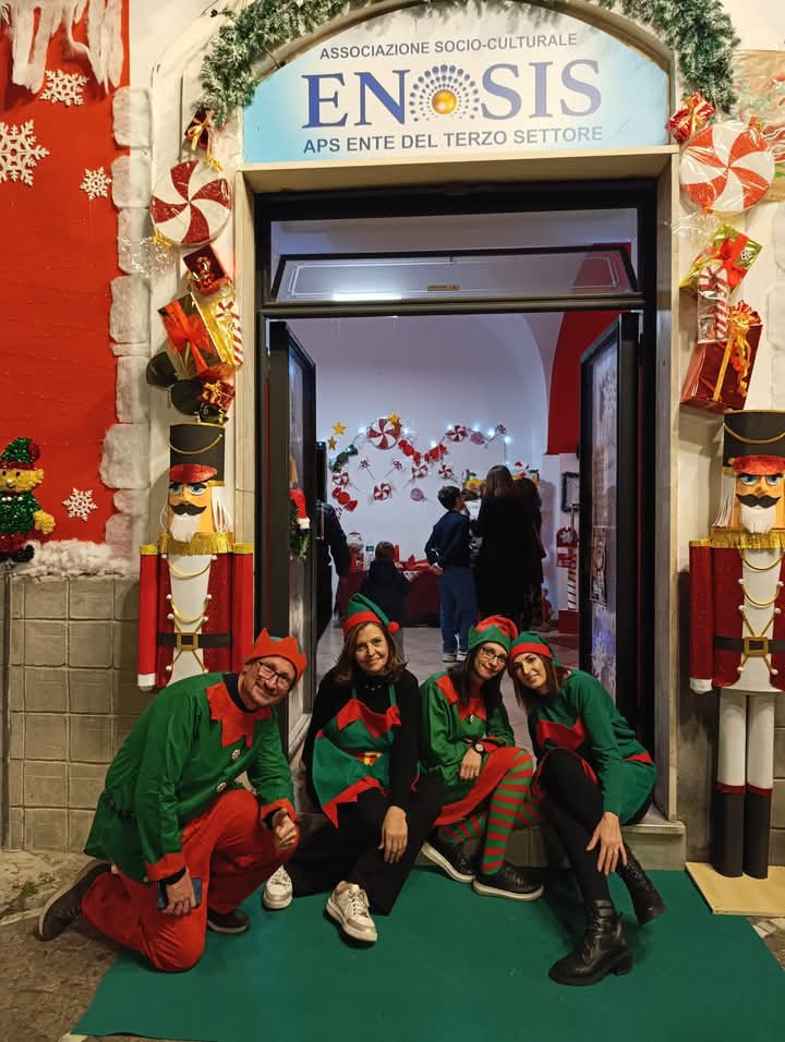 IL NATALE SI ACCENDE A PATERNO’: SCOPRI LA CASA DI BABBO NATALE DI ENOSIS, TUTTE LE DATE