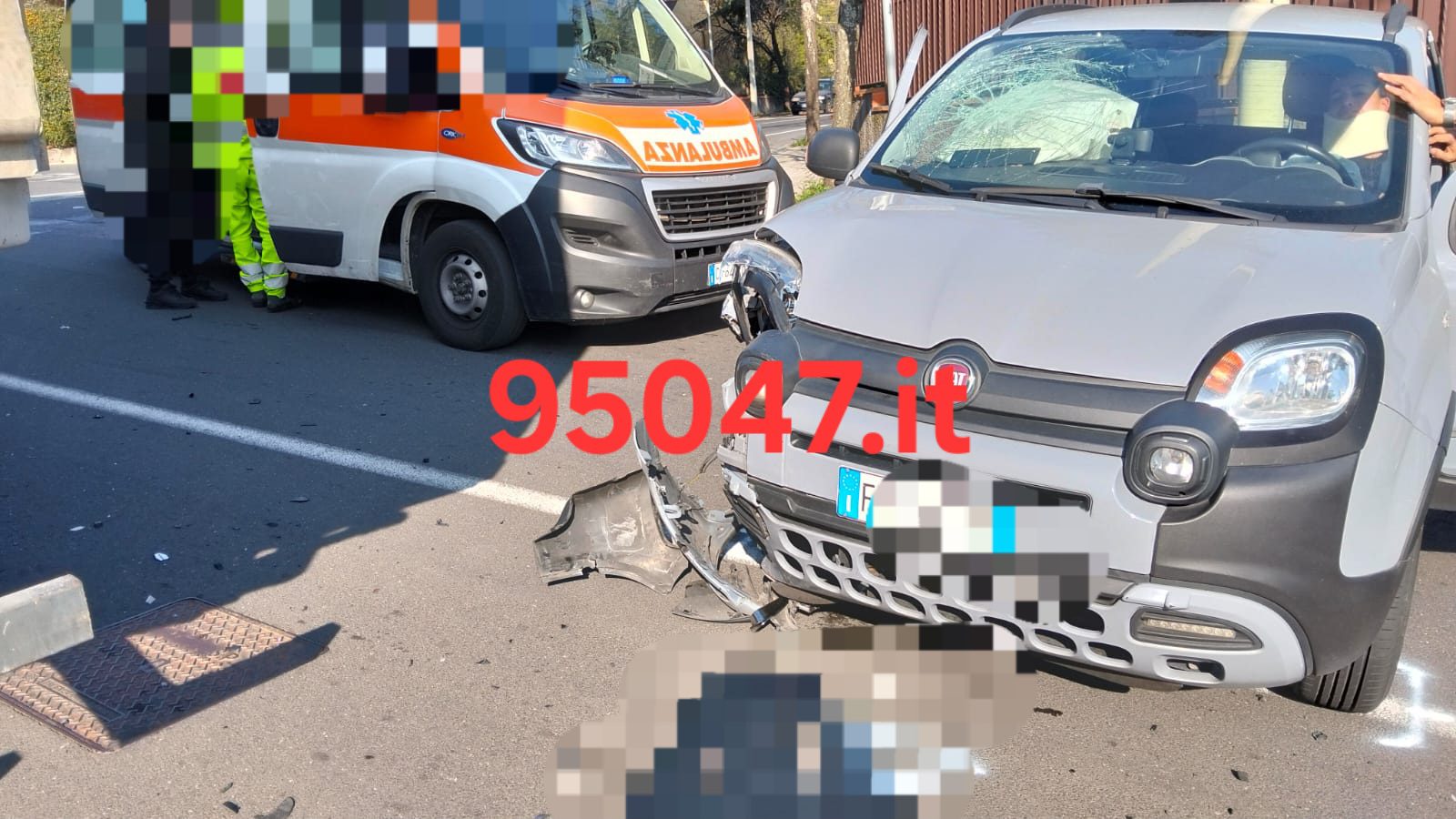 TRECASTAGNI: SCONTRO TRA DUE AUTO, DUE DONNE FERITE