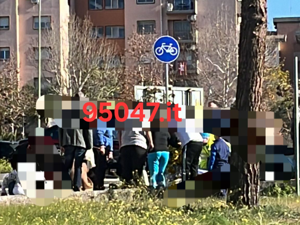 PATERNÒ, INCIDENTE SU CORSO DEL POPOLO: DUE FERITI DOPO UNA CADUTA DALLO SCOOTER