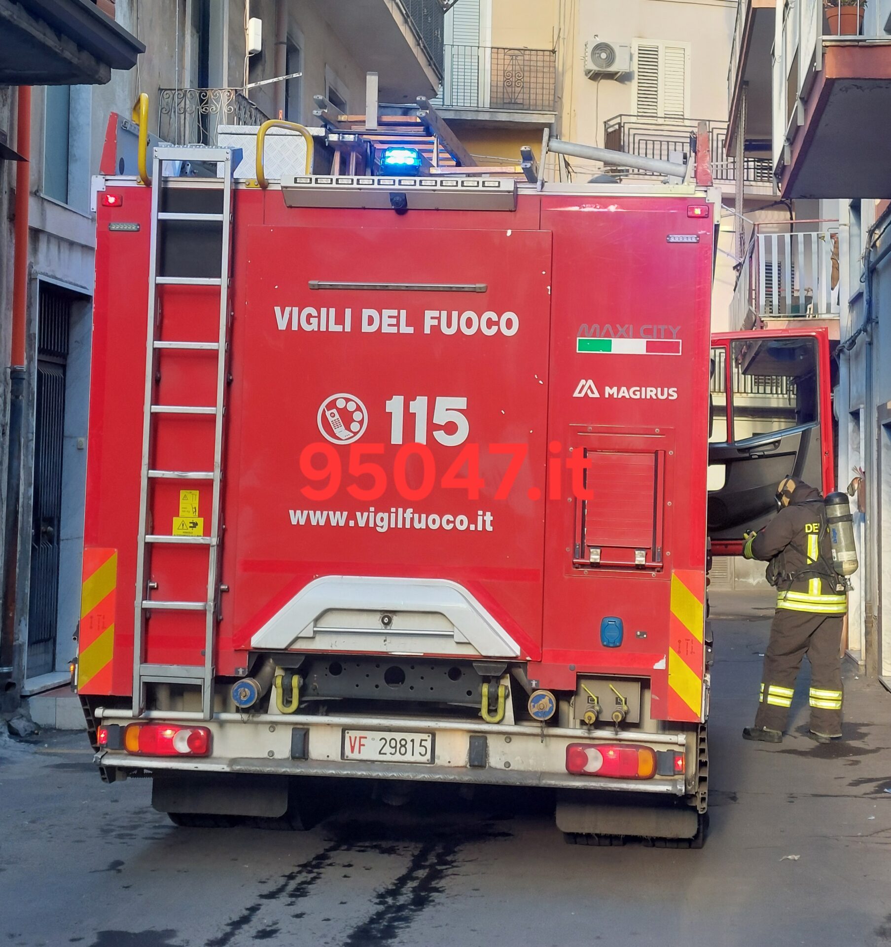 PAURA A PATERNÒ QUESTA MATTINA : INCENDIO IN UN APPARTAMENTO, NESSUN FERITO