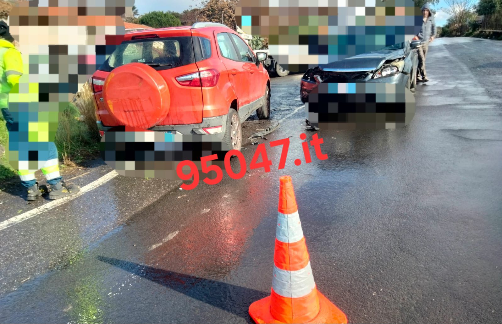 INCIDENTE SULLA SP4/II LICODIA-BELPASSO, SCONTRO TRA DUE AUTO