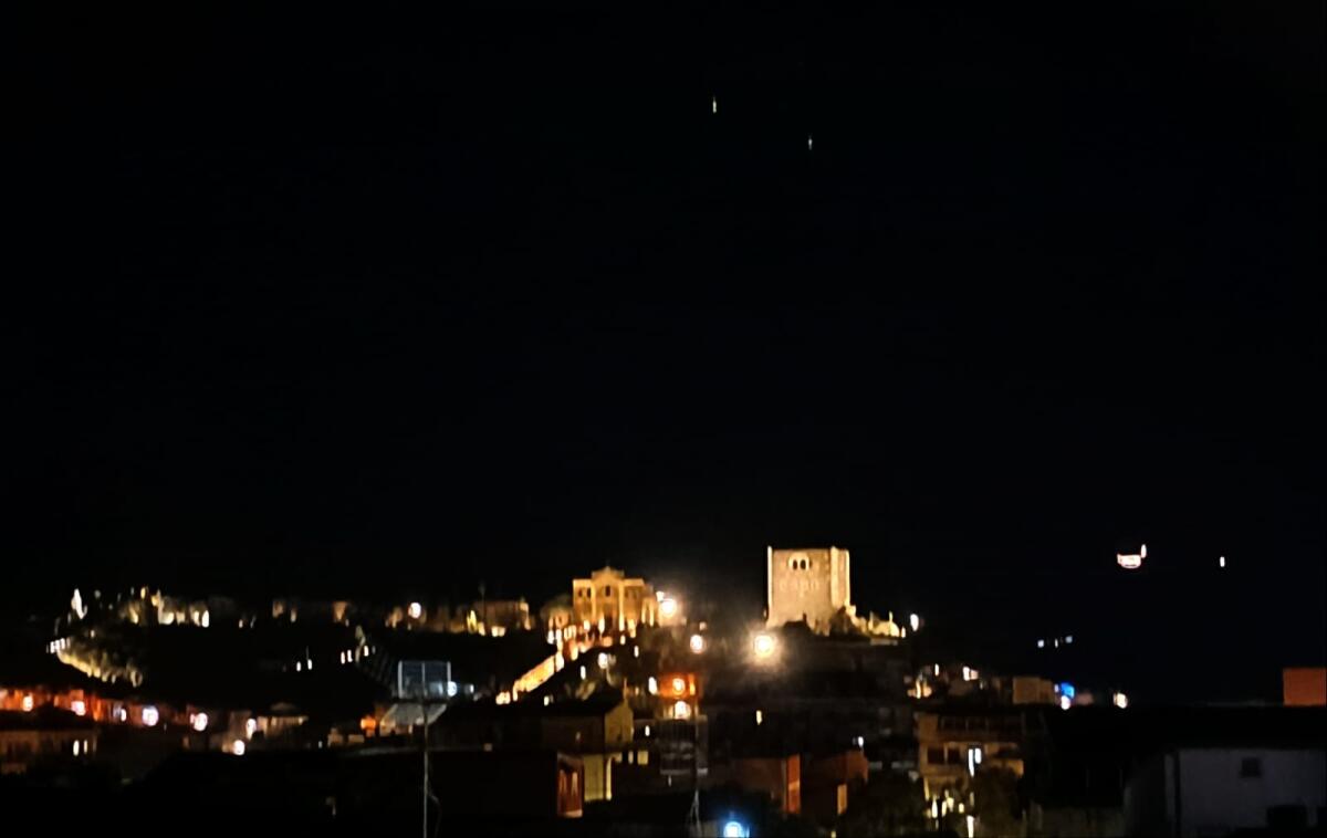 QUESTA SERA LA LUNA E VENERE SI INCONTRANO, DOMANI LA LUNA DANZA CON SATURNO: SPETTACOLO BEN VISIBILE NEL NOSTRO COMPRENSORIO - 