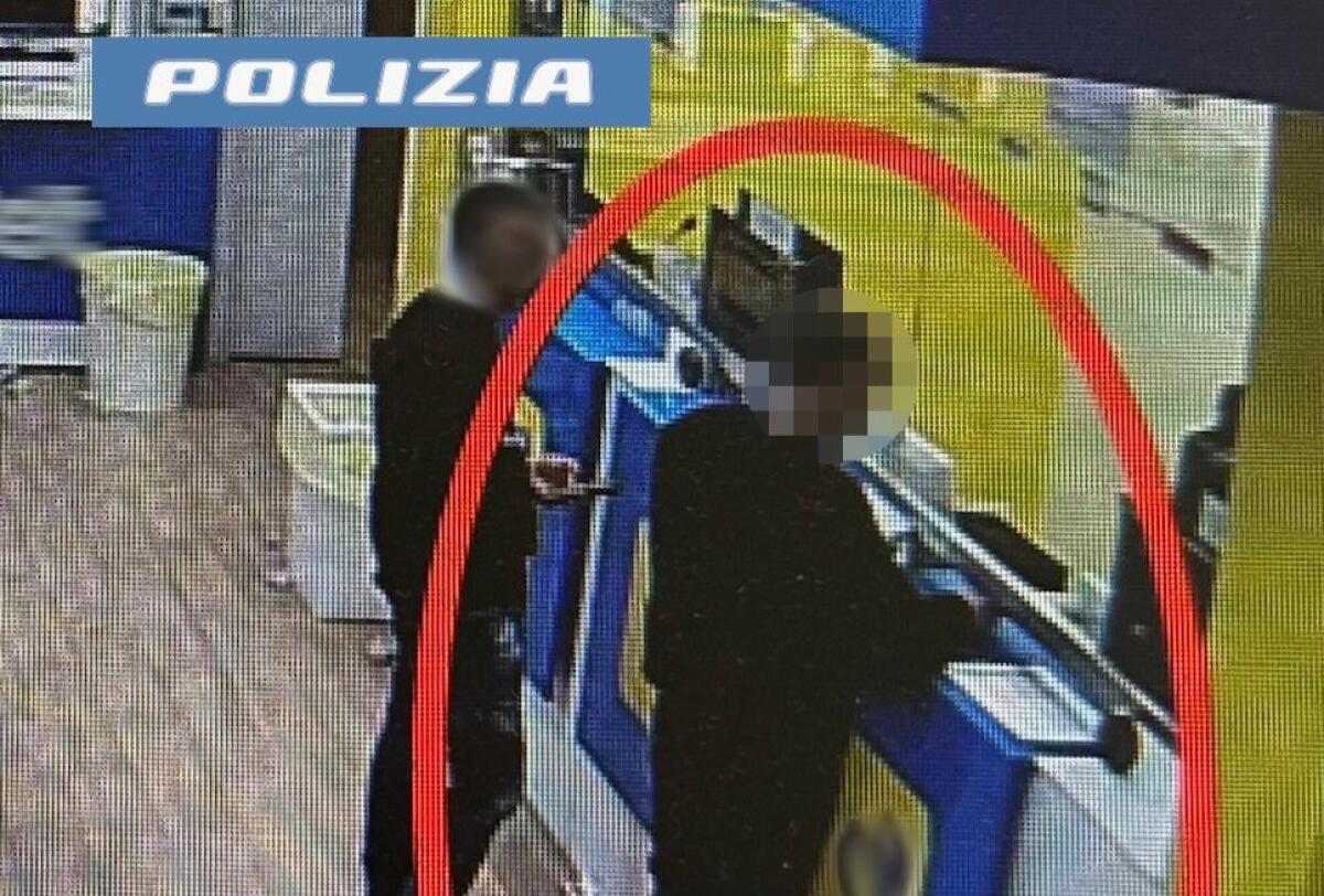 BIANCAVILLA, RUBANO PORTAFOGLIO E USANO IL BANCOMAT PER SIGARETTE E SCOMMESSE: COPPIA DENUNCIATA DALLA POLIZIA - 