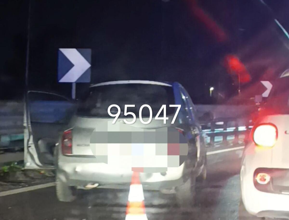 INCIDENTE SULLA SS121: SCONTRO TRA DUE VEICOLI SENZA FERITI GRAVI, TRAFFICO IN GRADUALE RIPRISTINO - 