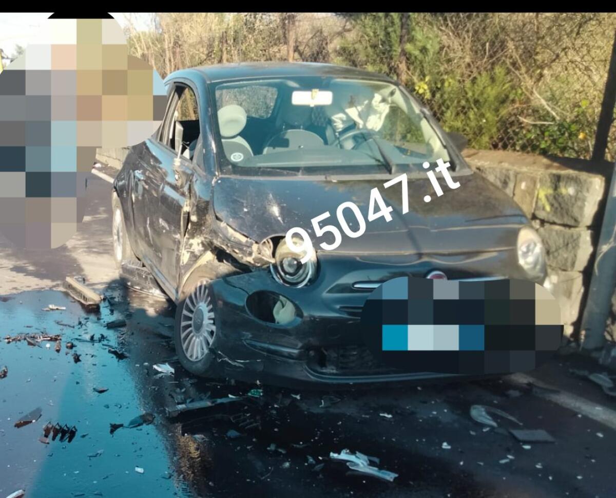 INCIDENTE A MASCALUCIA: SCONTRO TRA DUE AUTO, UNA DONNA FERITA - 