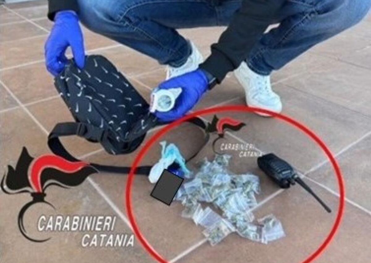CATANIA. VENDITA DI DROGA A CLIENTELA "SELEZIONATA" E SU ORDINAZIONE IN UN APPARTAMENTO IN CENTRO - 