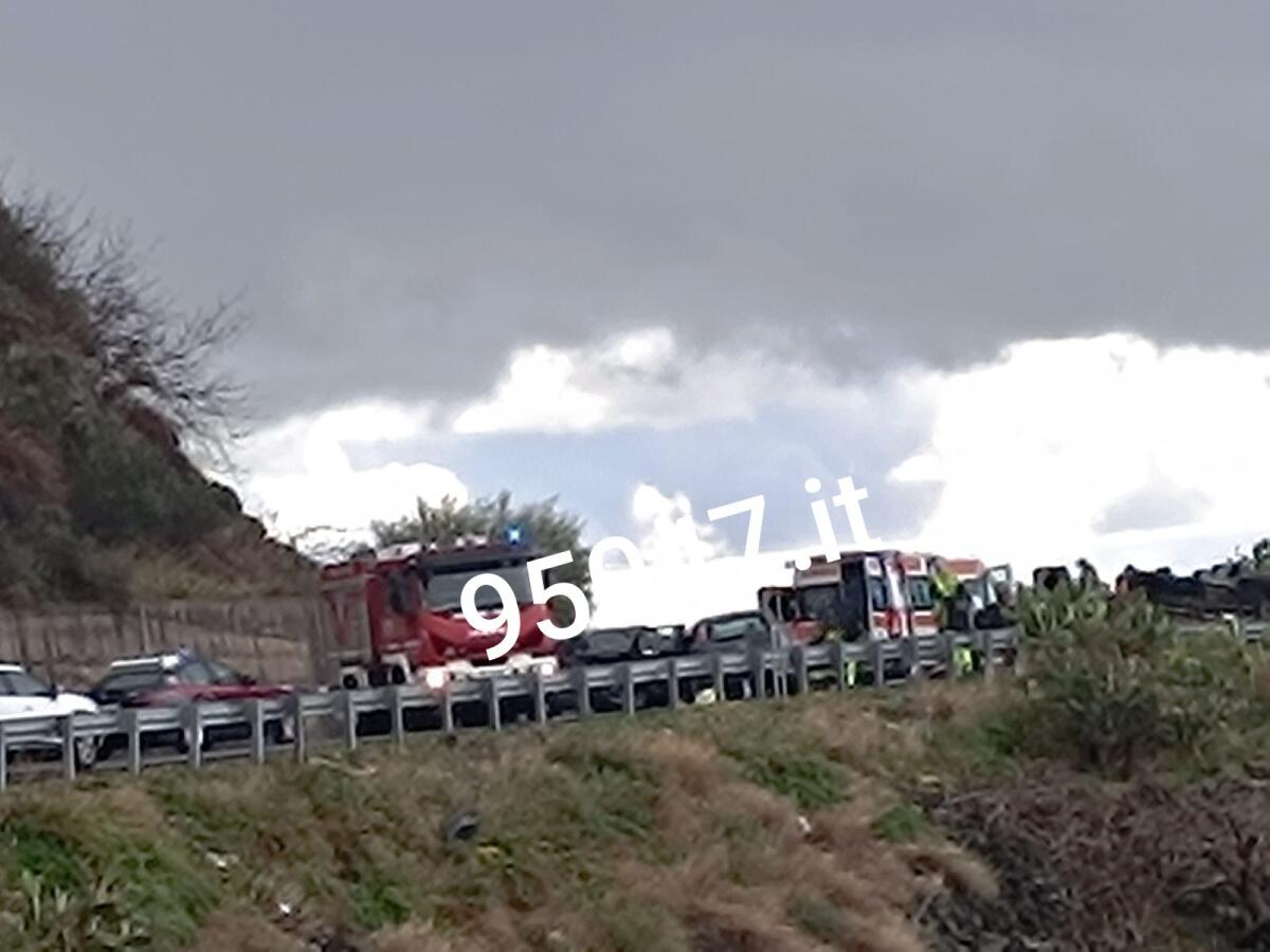 GRAVE INCIDENTE SULLA SUPERSTRADA 284 A BRONTE: INTERVENTO DELL'ELISOCCORSO E TRAFFICO BLOCCATO - 