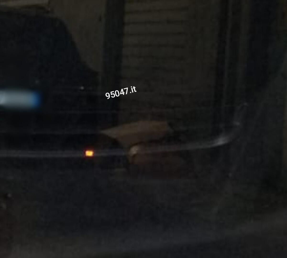 PATERNO', NUOVO CASO DI DISAGIO SOCIALE: SEGNALAZIONE DEI LETTORI, RAGAZZO DORME PER STRADA DIETRO UN'AUTO PARCHEGGIATA - 