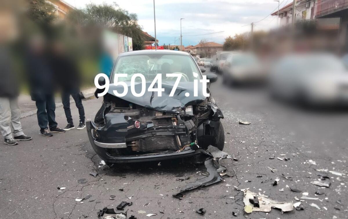 INCIDENTE A TRECASTAGNI: SCONTRO TRA DUE AUTO, FERITE DUE PERSONE TRA CUI UNA BAMBINA - 