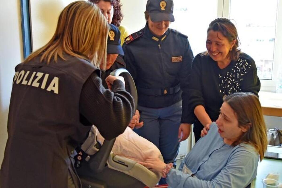 COSENZA, BIMBA DI UN GIORNO RAPITA DA UNA CLINICA: RITROVATA E FERMATI I RAPITORI, AVEVANO PREPARATO UNA FESTA CON I PARENTI. - 