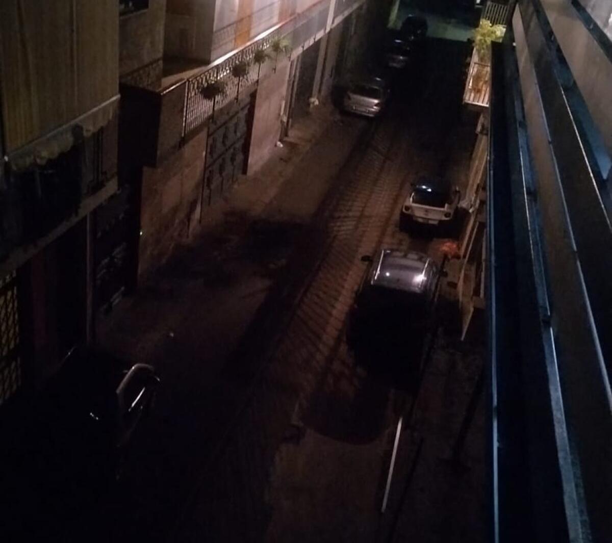 LO DICO A 95047.IT: PATERNO'. SEGNALAZIONE DI MANCANZA DI ILLUMINAZIONE IN VIA MURANO (ZONA SCALA VECCHIA) DA SETTIMANE AL BUIO - 