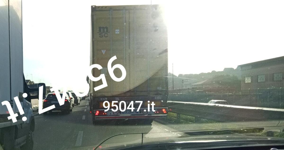 MATTINATA DA INCUBO SULLA SS121: RESTRINGIMENTO DI CARREGGIATA E LUNGHE CODE VERSO CATANIA - 