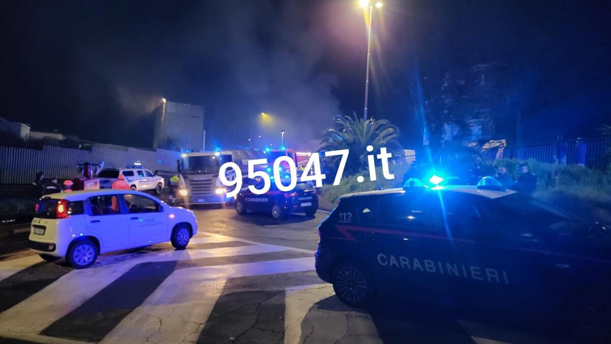 ESPLOSIONE A CATANIA: PALAZZINA CROLLA PER FUGA DI GAS, BILANCIO PROVVISORIO DI 10 FERITI, TRA CUI UNO GRAVE E DUE VIGILI DEL FUOCO - 