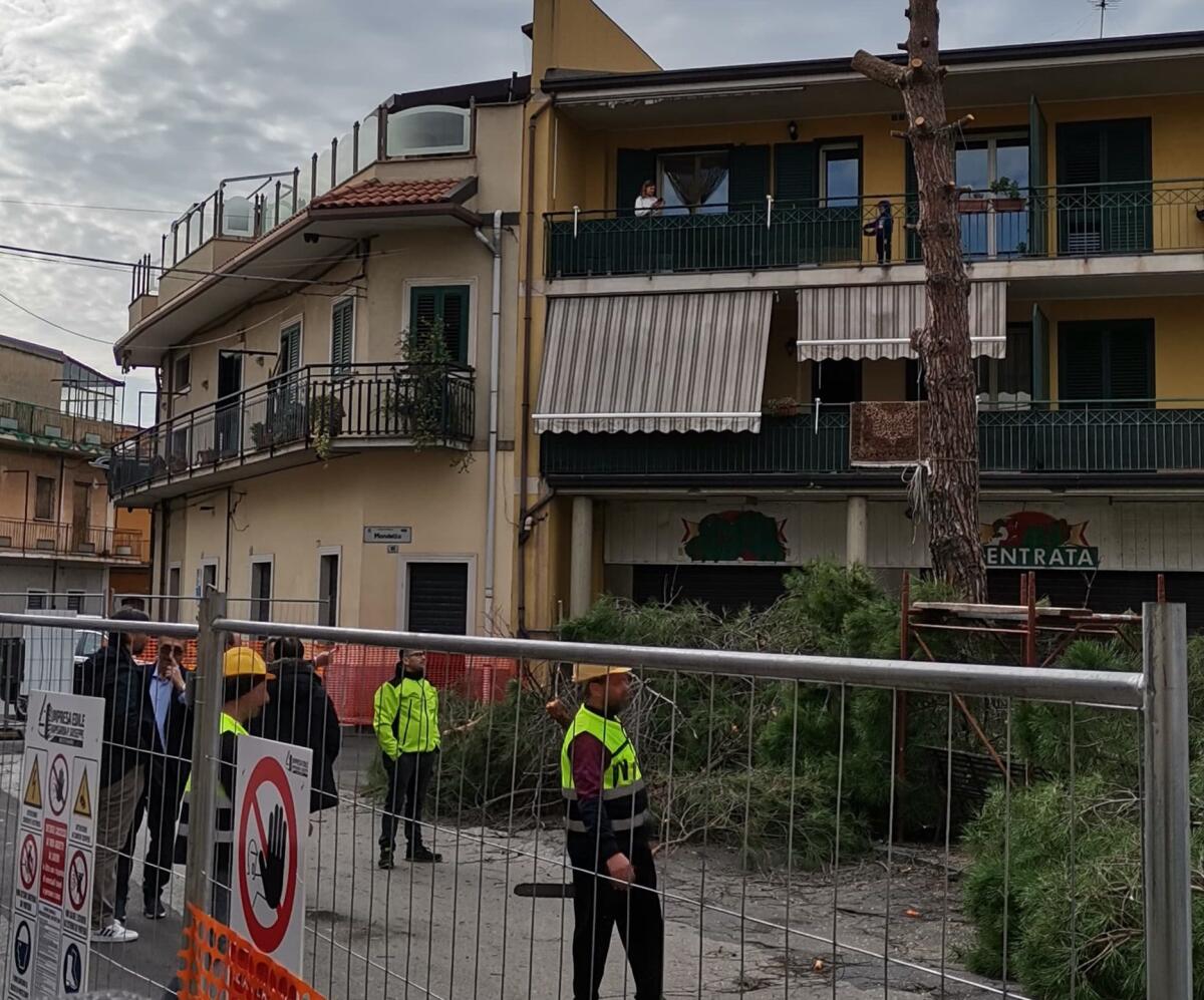 PATERNO'. INIZIANO I LAVORI DI RIQUALIFICAZIONE DELLA PIAZZA "VILLETTA" - 