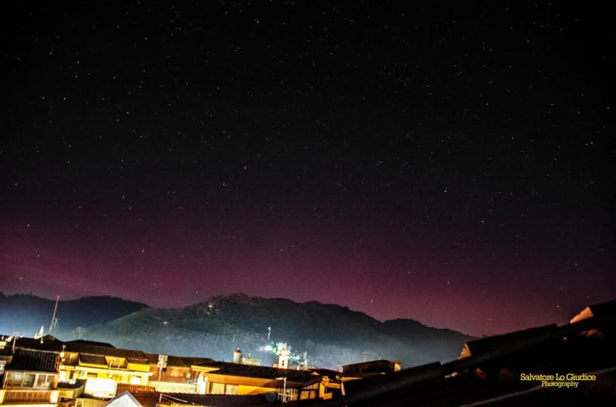 L'AURORA BOREALE TORNA IN ITALIA, VISIBILE ANCHE IN SICILIA: LA FOTO DI SALVATORE LO GIUDICE DA LINGUAGLOSSA - 