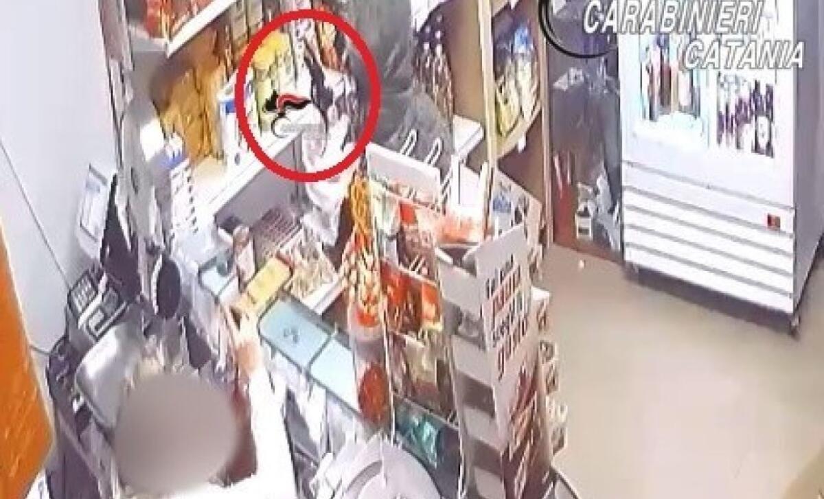 Tenta rapina ma il commerciante lo conosce: 29enne in manette a Palagonia - 