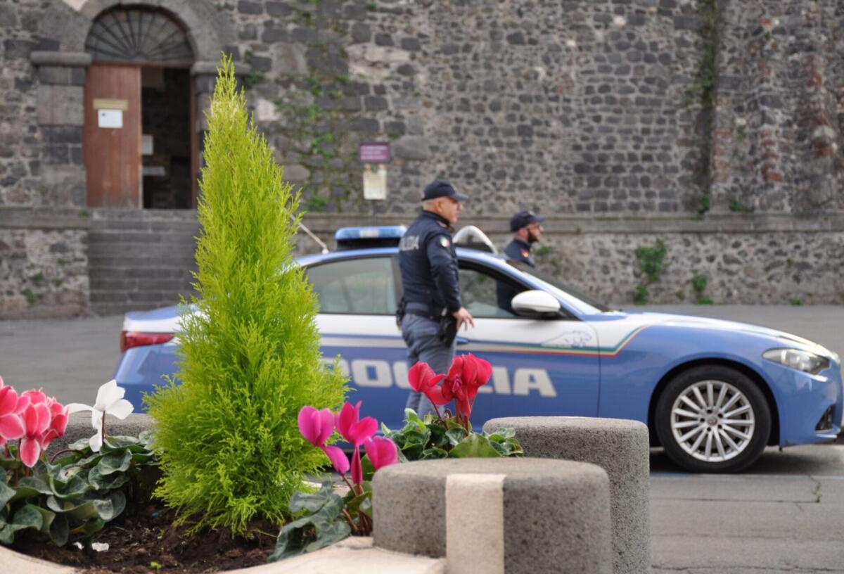 ADRANO. SEDICENNE FERMATO CON LA DROGA IN TASCA PER LE VIE DEL CENTRO - 