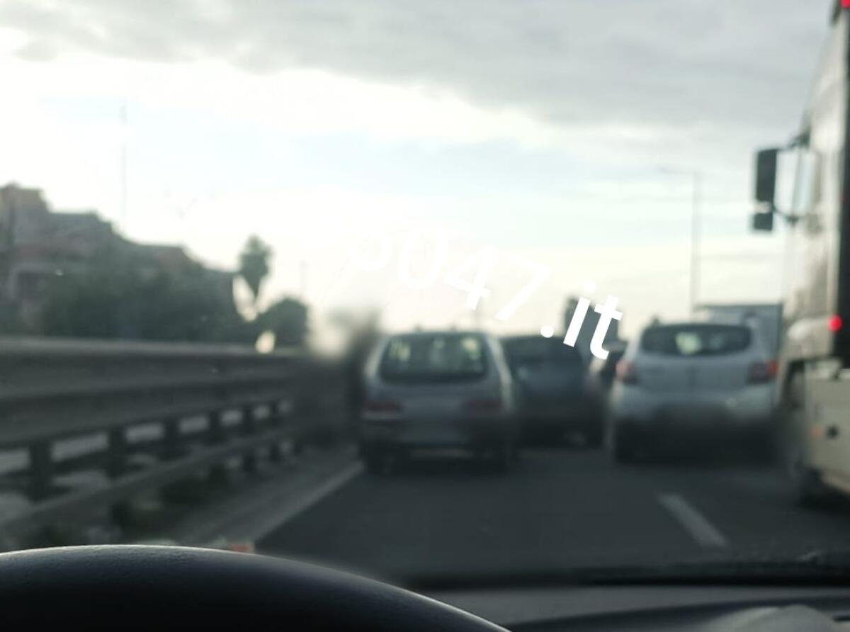 TAMPONAMENTO SULLA SS 121, COINVOLTE PIÙ VETTURE E LUNGHE CODE IN DIREZIONE CATANIA - 