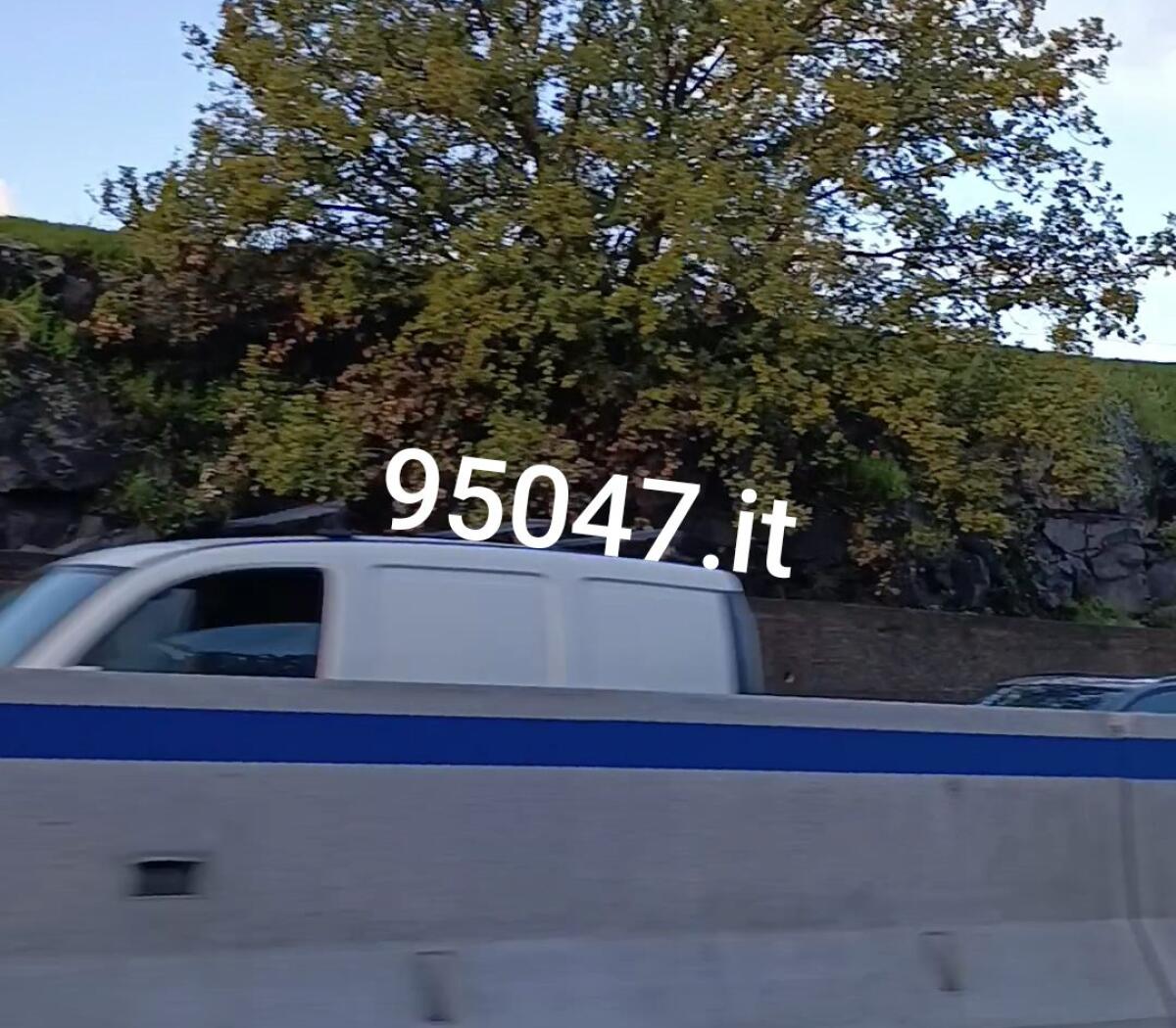 TAMPONAMENTO  SULLA SS121 DOPO LO SVINCOLO DI PATERNÒ: RALLENTAMENTI VERSO CATANIA - 