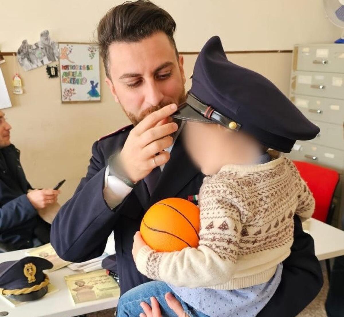 LA POLIZIA DI STATO INCONTRA I BAMBINI DELLA FONDAZIONE GIOVANNA ROMEO SAVA DI BELPASSO IN OCCASIONE DELLA BEFANA - 