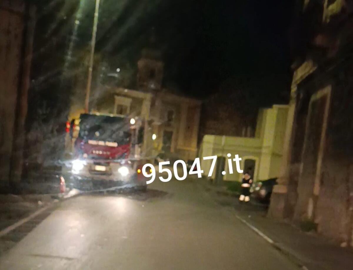 VIGILI DEL FUOCO IN AZIONE A PATERNÒ: SEGNALATA FUGA DI GAS IN ZONA SANT’ANTONIO - 