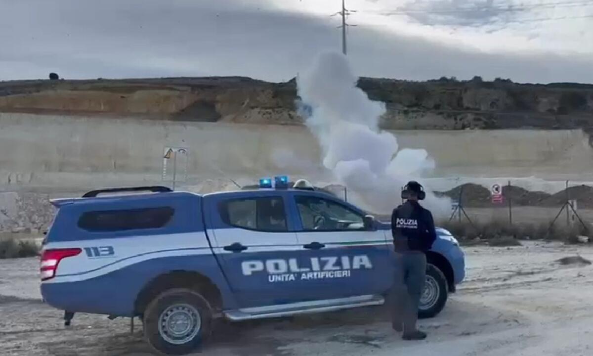 CATANIA. IN AUTO CON TRE BOMBE CARTA NEL PORTABAGAGLI, 21ENNE ARRESTATO DALLA POLIZIA DI STATO - 