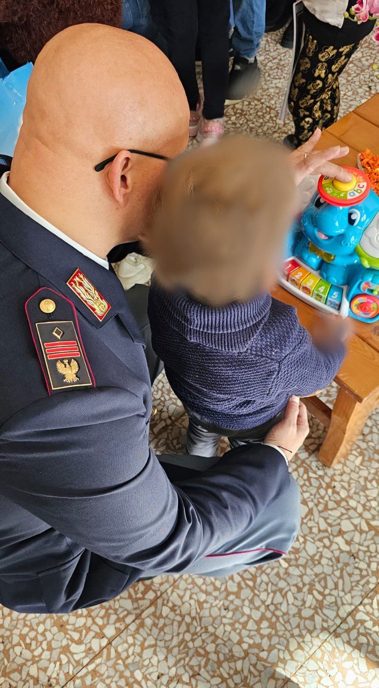 LA POLIZIA DI STATO INCONTRA I BAMBINI DELLA FONDAZIONE GIOVANNA ROMEO SAVA DI BELPASSO IN OCCASIONE DELLA BEFANA