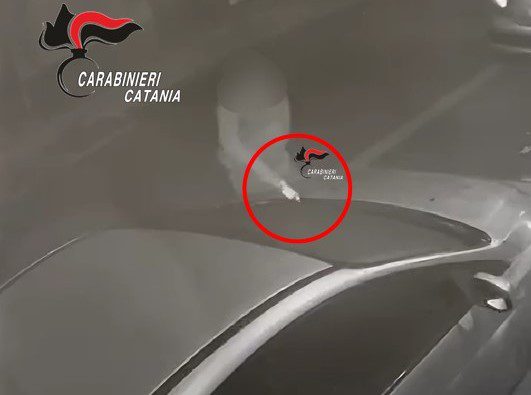 GRAMMICHELE VUOLE CHE L'EX MOGLIE TORNI CON LUI E LE BRUCIA AUTO, ARRESTATO