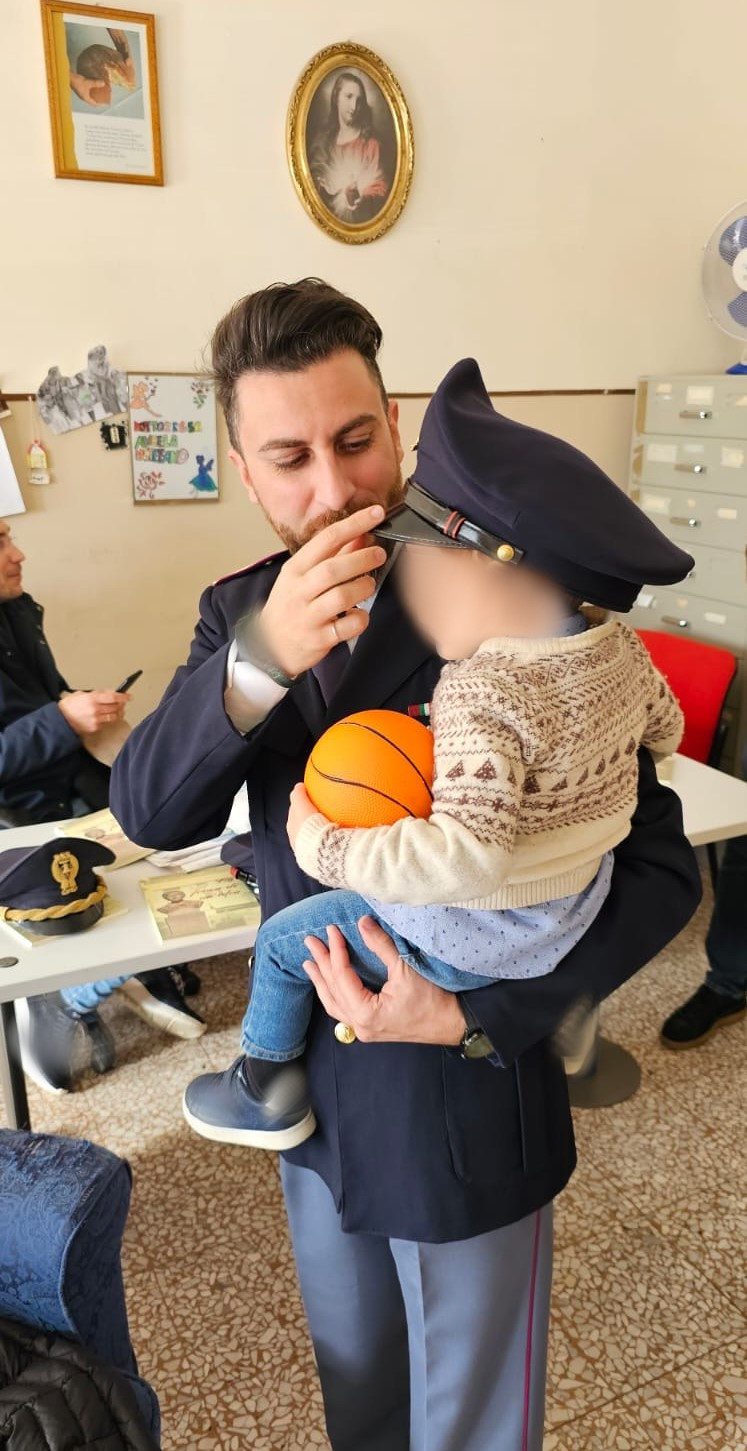LA POLIZIA DI STATO INCONTRA I BAMBINI DELLA FONDAZIONE GIOVANNA ROMEO SAVA DI BELPASSO IN OCCASIONE DELLA BEFANA