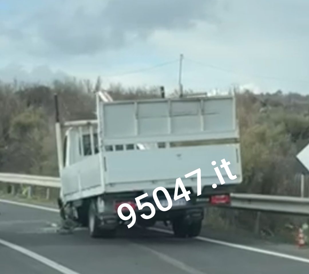 GRAVE INCIDENTE SULLA SUPERSTRADA 284: SOCCORSI SUL POSTO E  TRAFFICO BLOCCATO IN ENTRAMBE LE DIREZIONI
