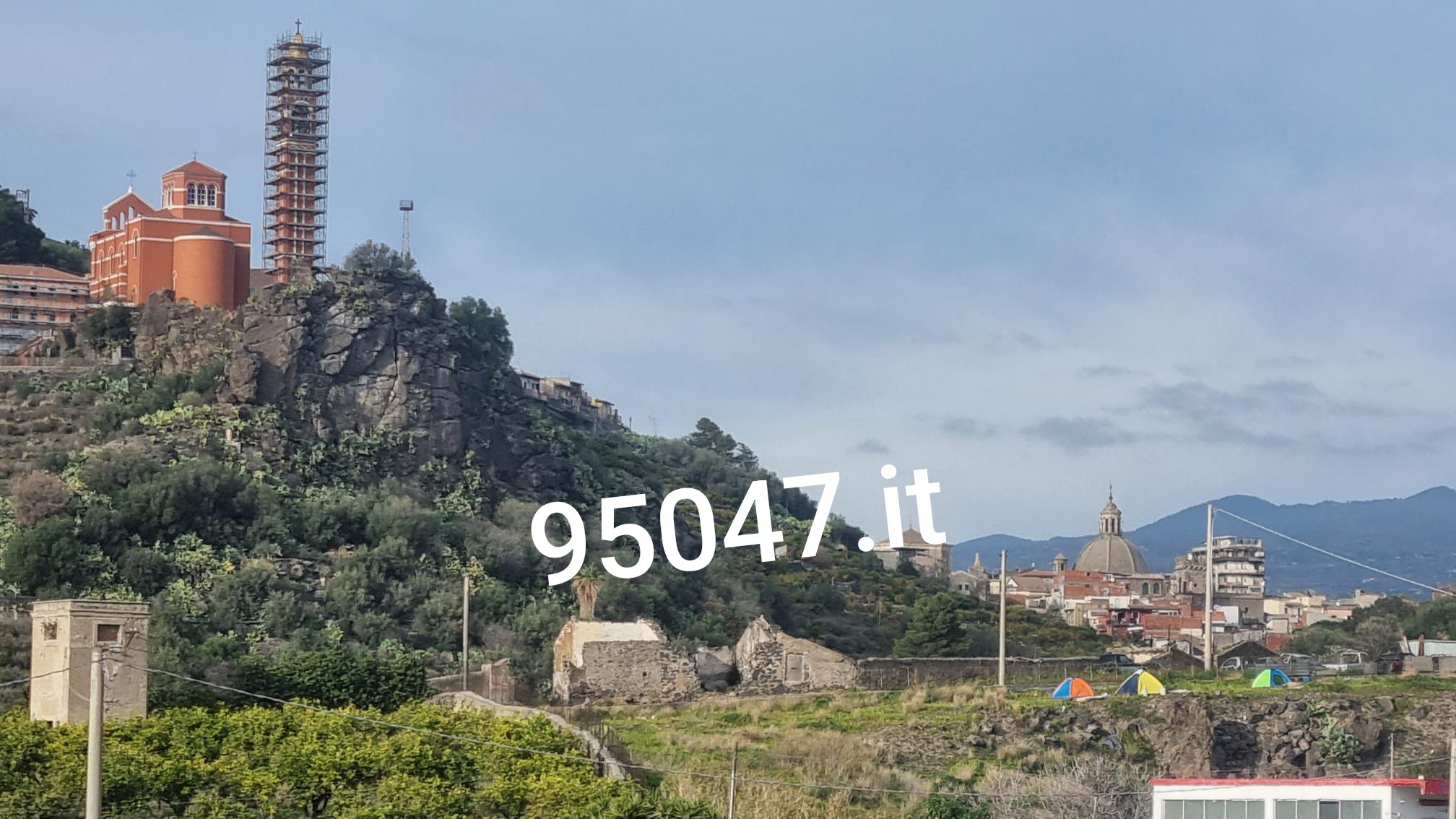 TENDE DORMITORIO E INSIECUREZZA A PATERNÒ: UNA LETTERA DI SEGNALAZIONE DI UNA RESIDENTE DELLA ZONA TRE FONTANE