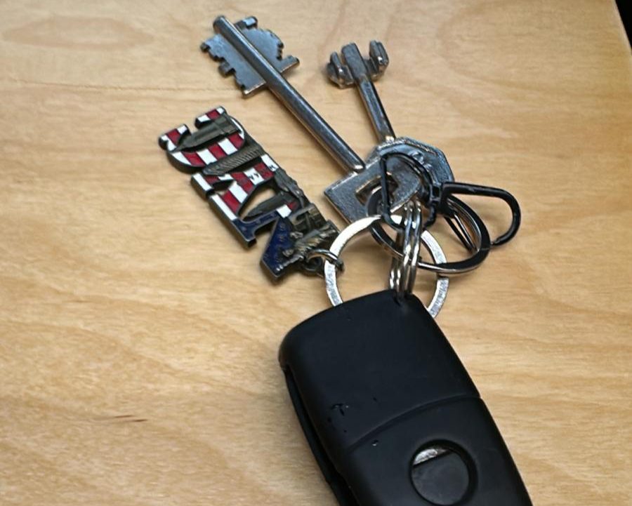 SERVIZIO OGGETTI SMARRITI DI 95047.IT: CHIAVI DI CITROËN RITROVATE A PATERNÒ