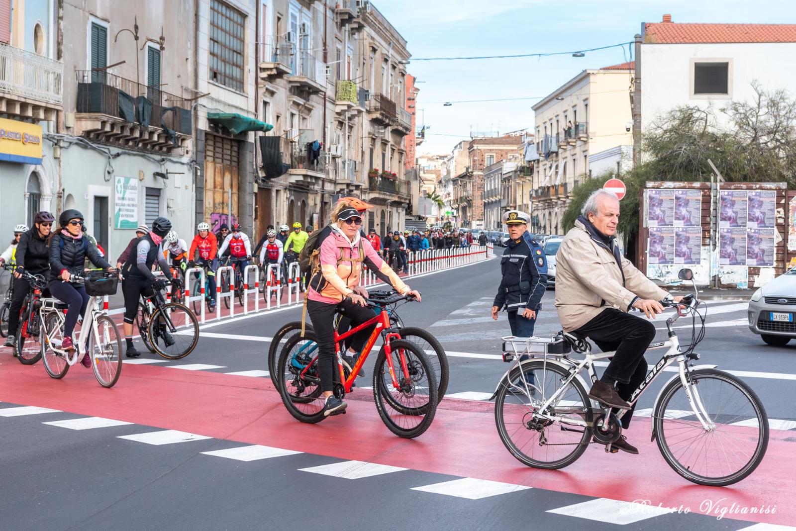 PASSEGGIATA IN BICICLETTA: APRE AL PUBBLICO LA PISTA CICLOPEDONALE TRA CENTRO STORICO E PLAIA