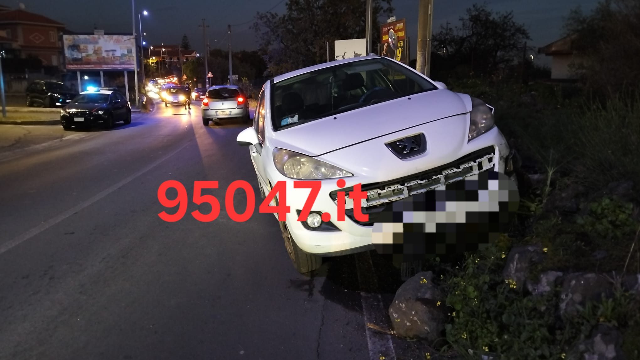 SAN PIETRO CLARENZA. AUTO CONTRO UN MURO, CONDUCENTE ILLESA