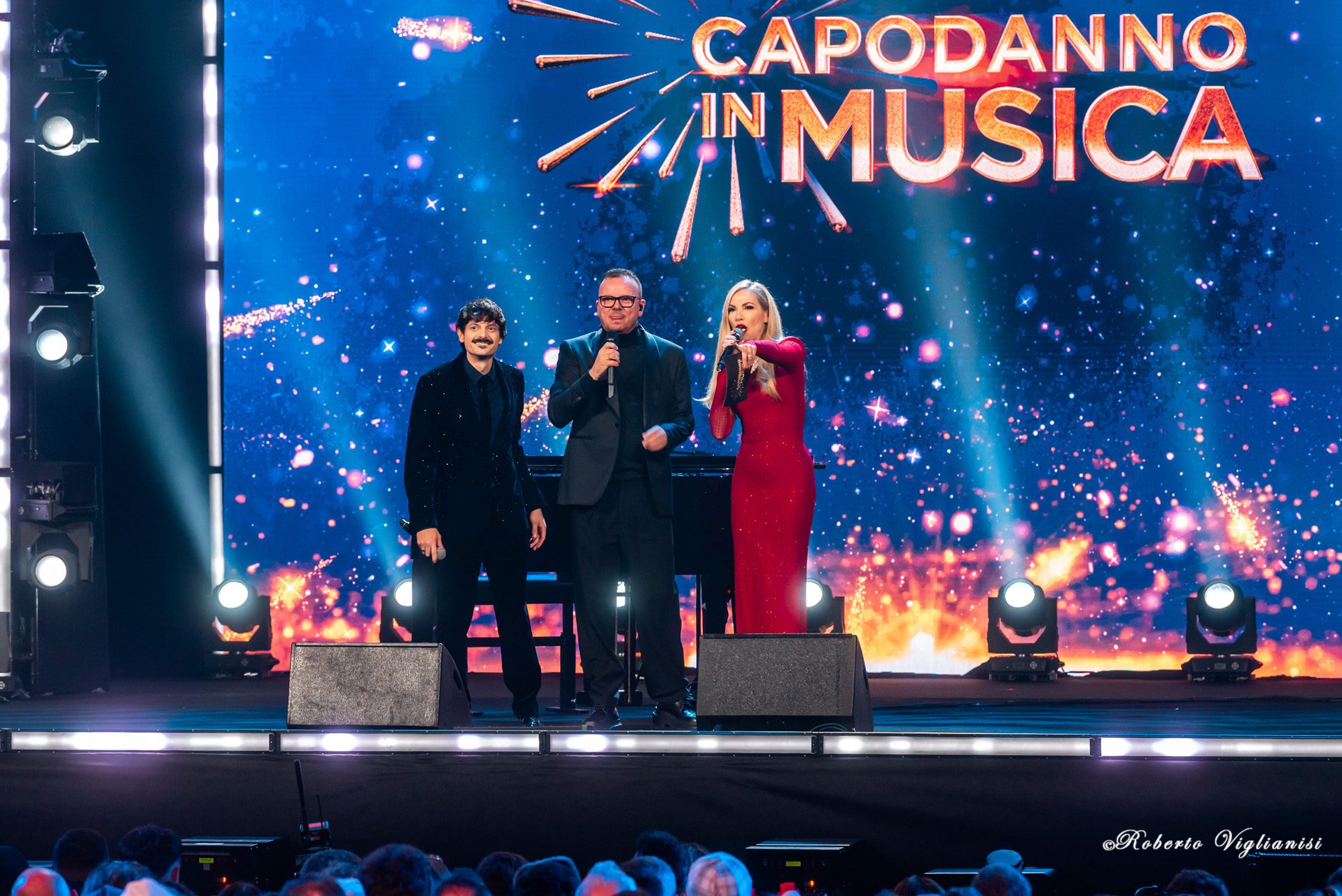CANALE 5 CELEBRA IL CAPODANNO A CATANIA: 25.000 PERSONE E IL 25,3% DI SHARE, MA RAI1 VINCE GLI ASCOLTI