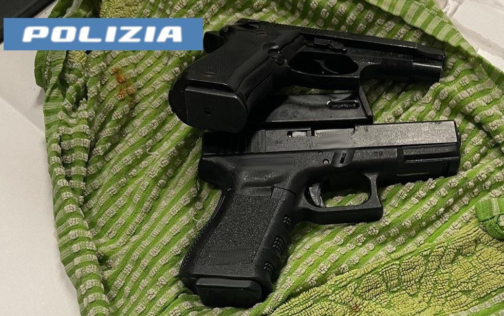 CATANIA. ARMI, DROGA E MUNIZIONI: LA POLIZIA DI STATO SEQUESTRA UN ARSENALE IN VIA VILLAGGIO