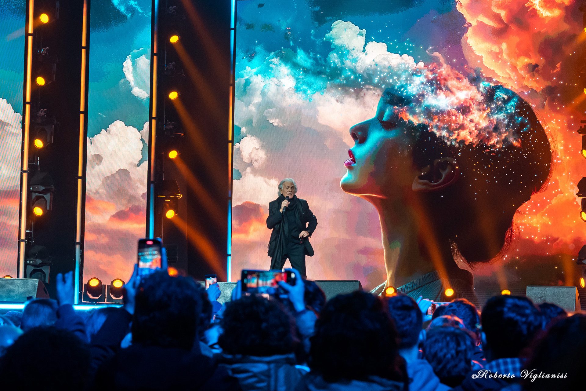 CANALE 5 CELEBRA IL CAPODANNO A CATANIA: 25.000 PERSONE E IL 25,3% DI SHARE, MA RAI1 VINCE GLI ASCOLTI