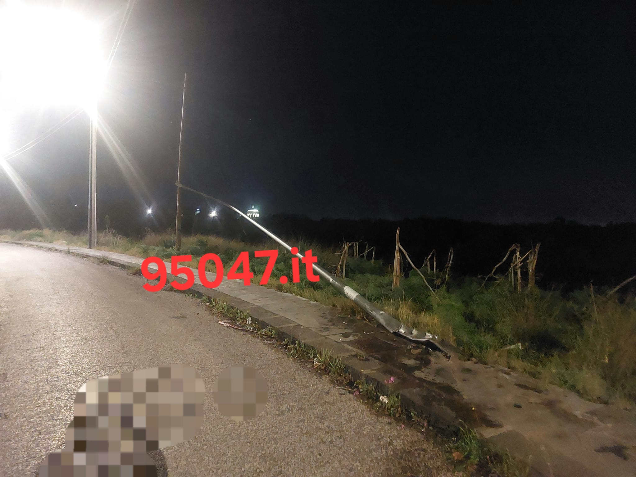 BELPASSO.  AUTO CONTRO PALO, ILLESA LA CONDUCENTE