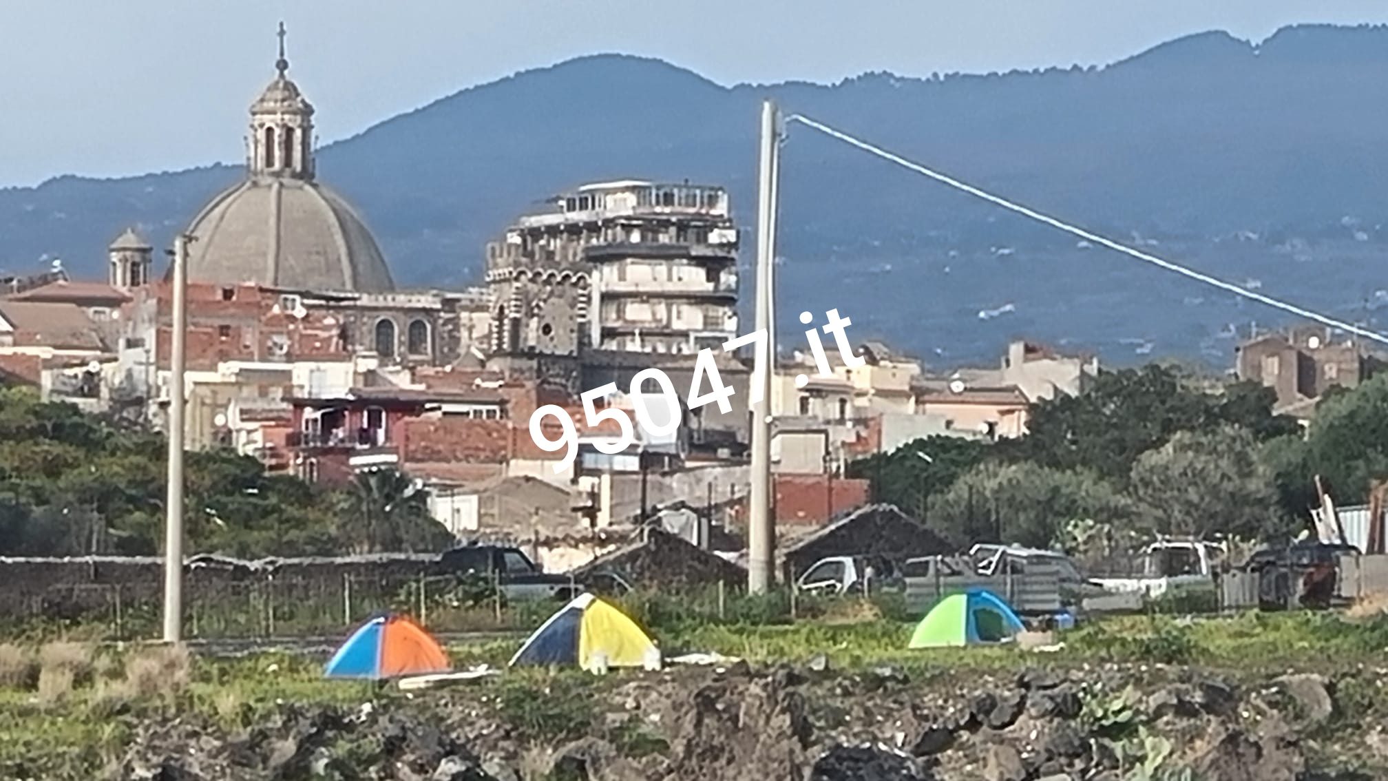 TENDE DORMITORIO E INSIECUREZZA A PATERNÒ: UNA LETTERA DI SEGNALAZIONE DI UNA RESIDENTE DELLA ZONA TRE FONTANE